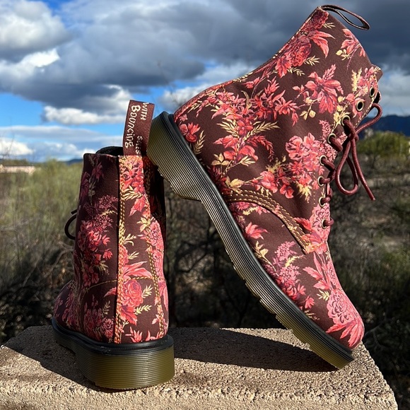 New Dr. Martens Cherry Red Victorian Floral Toile de Jouy Boots - Picture 15 of 16